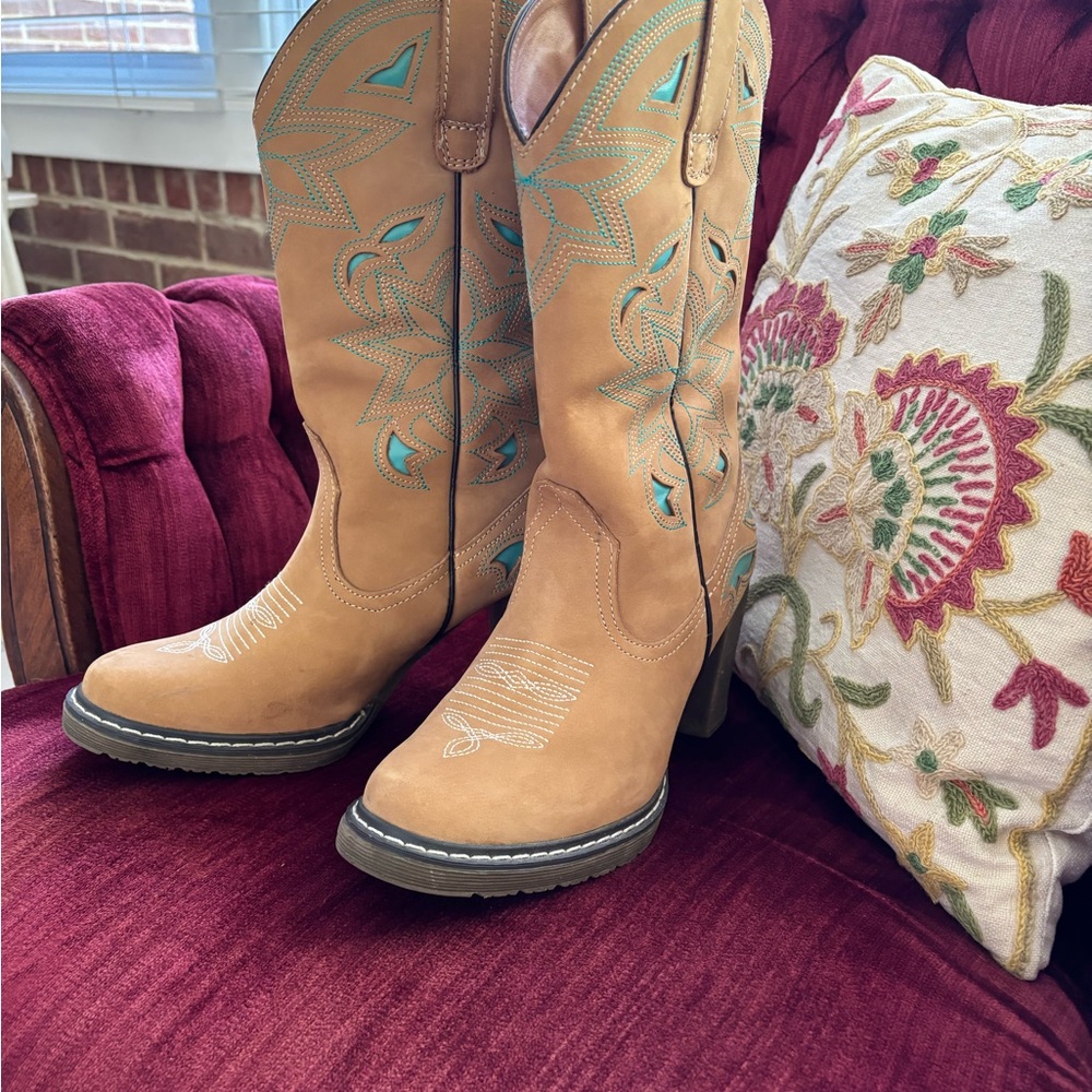 Roper Tan and Blue Heeled Boots with Western Stitching